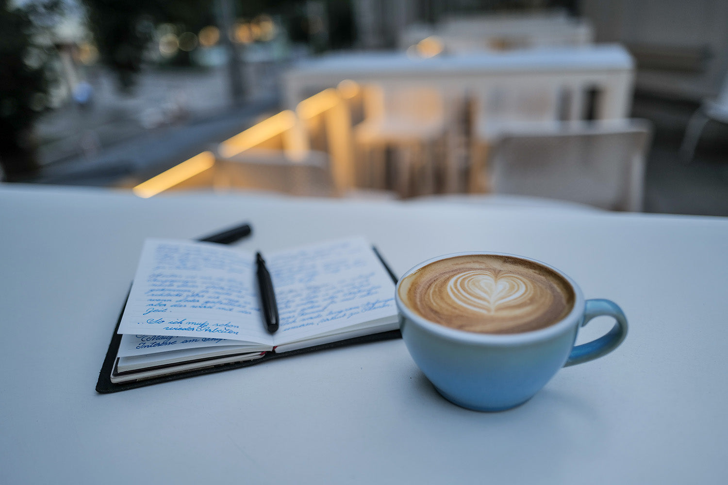 Kaffee und Notizbuch